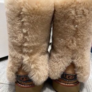 Uggs Boots size 7 brand new condition. Worn once.